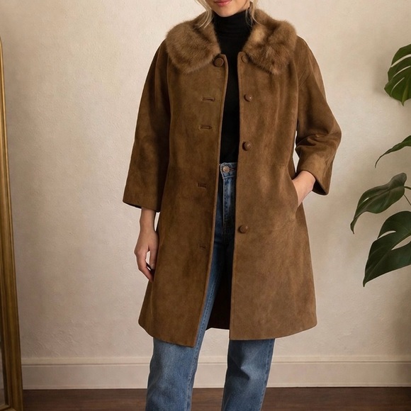 Jackets & Blazers - Elegant Tan Suede Coat with Faux Fur Collar